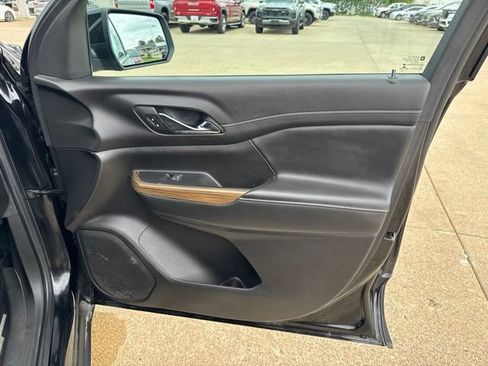 Used 2022 GMC Acadia SLE w/ Driver Convenience Package FWD image 27