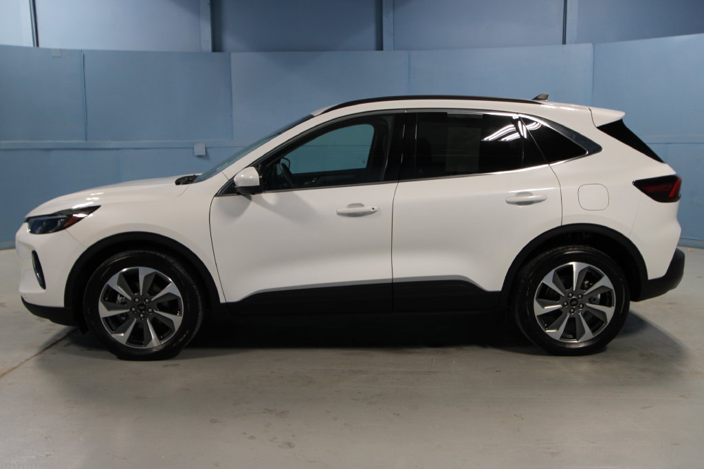 Used 2023 Ford Escape Platinum AWD/4WD image 28