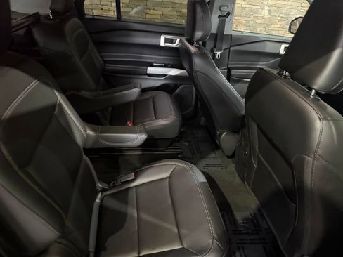 Used 2024 Ford Explorer XLT w/ Equipment Group 202A AWD/4WD image 4