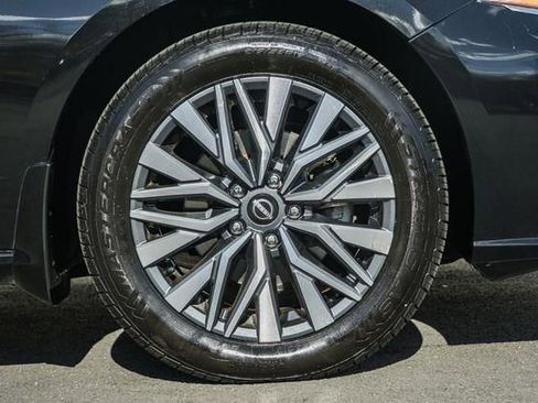 Used 2023 Nissan Altima 2.5 SV w/ SV Premium Package image 19