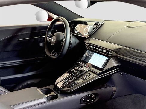 Used 2025 Aston Martin V8 Vantage Coupe image 27