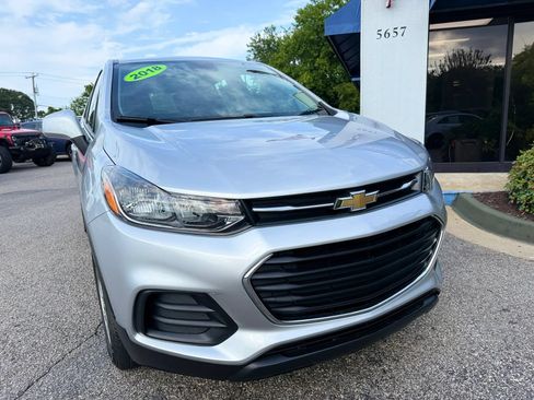 Used 2018 Chevrolet Trax LS AWD/4WD image 20