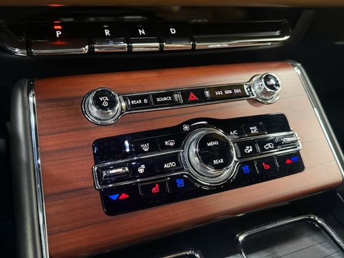Used 2022 Lincoln Aviator Grand Touring w/ Equipment Group 301A AWD/4WD image 39