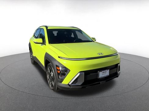 Used 2025 Hyundai Kona SEL image 3