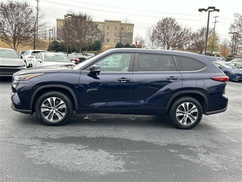 Used 2023 Toyota Highlander XLE image 7