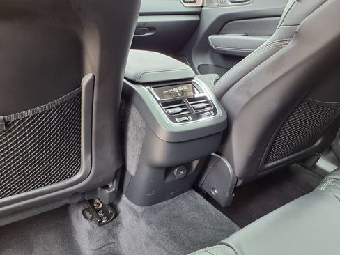Certified 2023 Volvo XC60 B5 Ultimate w/ Protection Package Premier FWD image 19