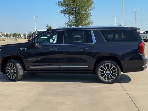New 2026 GMC Yukon XL Denali w/ Denali Reserve Package image 6