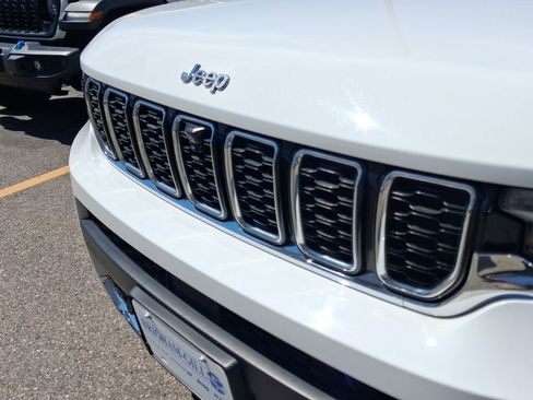 Used 2023 Jeep Grand Cherokee L Limited w/ Luxury Tech Group II AWD/4WD image 6