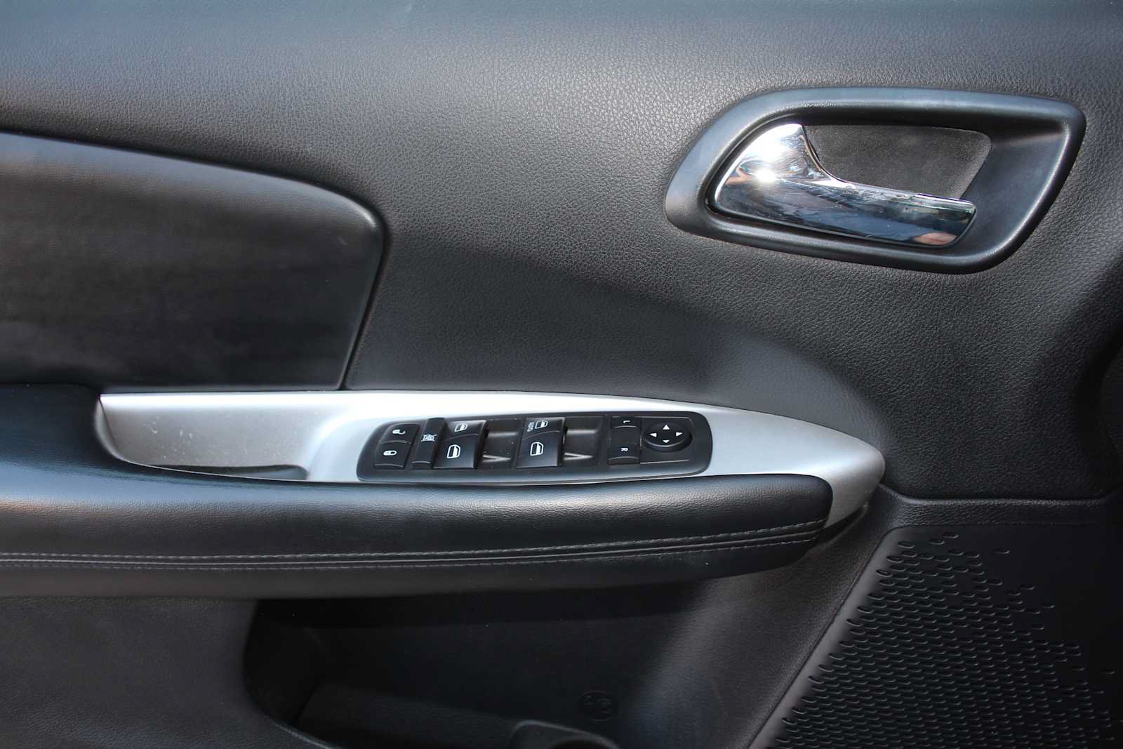 Used 2020 Dodge Journey SE w/ Blacktop Package FWD image 33