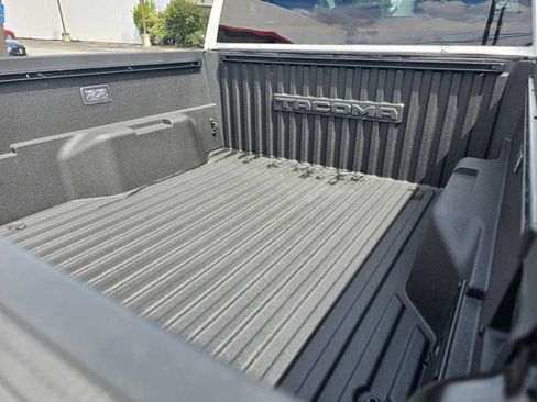 Used 2025 Toyota Tacoma TRD Off-Road image 16