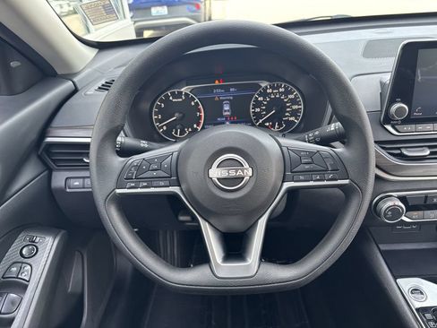 Used 2024 Nissan Altima 2.5 SV AWD/4WD image 11