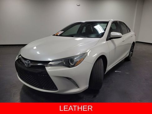 Used 2015 Toyota Camry XSE image 4