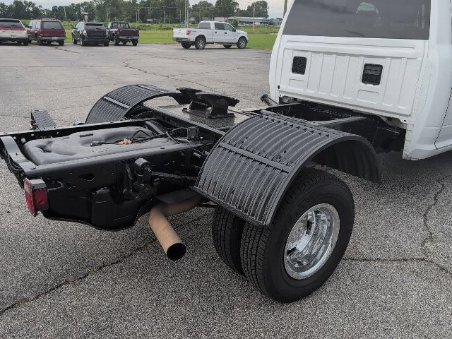 Used 2022 RAM 3500 Tradesman w/ Chrome Appearance Group AWD/4WD image 4