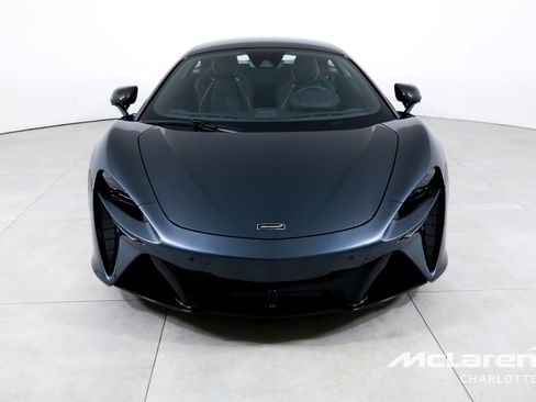Used 2023 McLaren Artura image 4