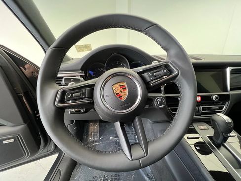 Used 2026 Porsche Macan AWD/4WD image 7