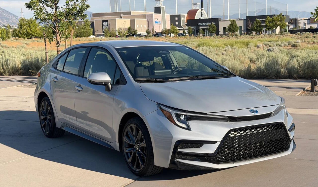 Used 2025 Toyota Corolla SE w/ Convenience Package FWD image 3