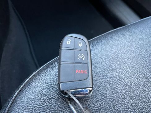 Used 2025 Jeep Compass Limited image 21