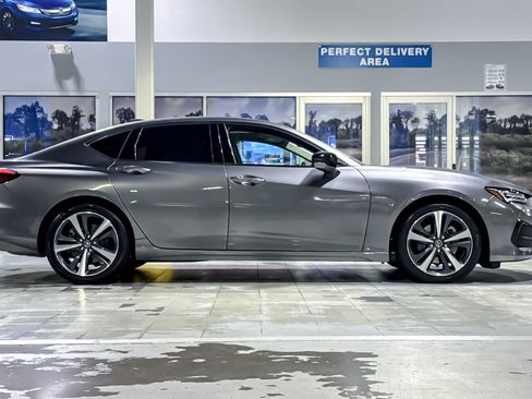 Used 2025 Acura TLX w/ Technology Package image 7