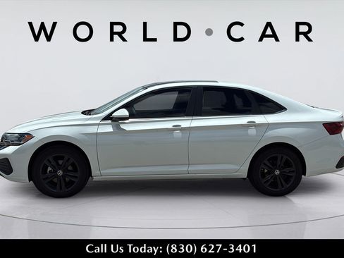 Used 2024 Volkswagen Jetta SE FWD image 12