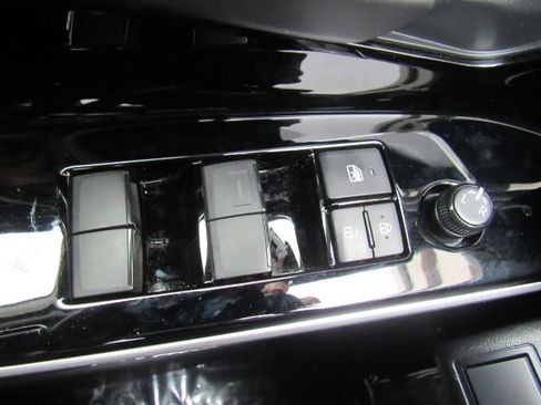 Used 2023 Toyota bZ4X XLE w/ Weather Package image 32