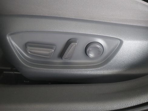 Used 2019 Toyota Camry LE image 2