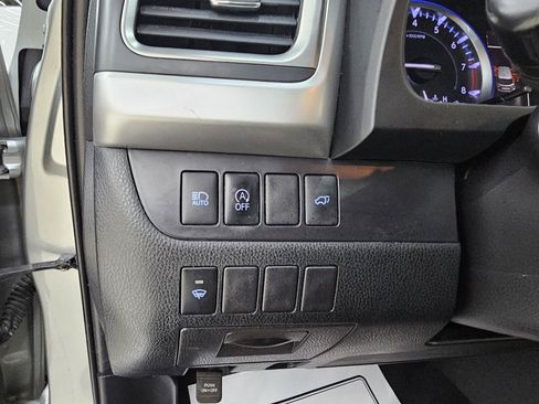 Used 2019 Toyota Highlander XLE FWD image 39