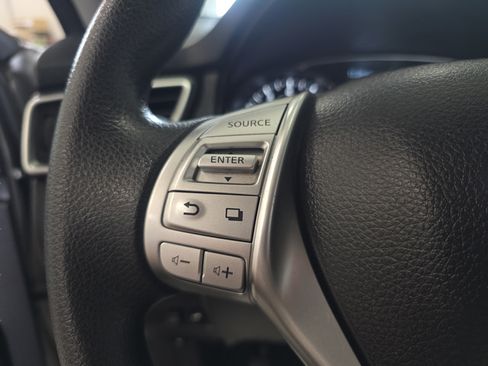 Used 2015 Nissan Rogue S AWD/4WD image 15