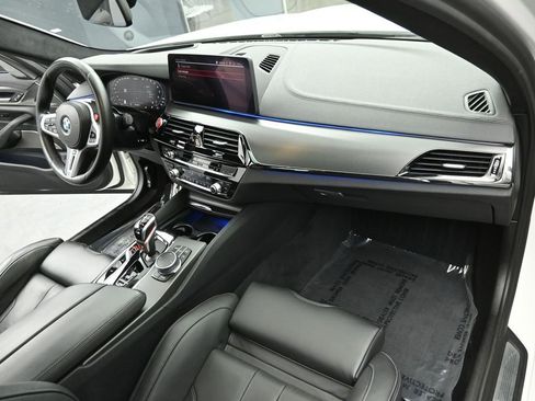 Used 2022 BMW M5 w/ Executive Package image 27