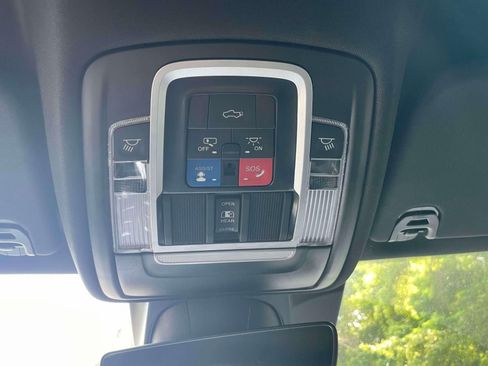 Used 2023 RAM 1500 Laramie AWD/4WD image 30