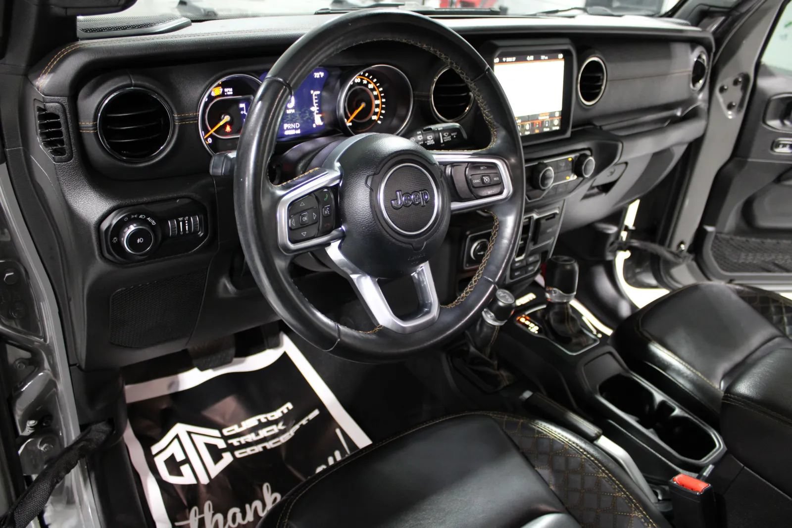 Used 2022 Jeep Wrangler Unlimited Sahara AWD/4WD image 16