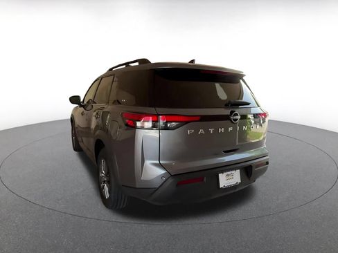 Used 2025 Nissan Pathfinder SV FWD image 10