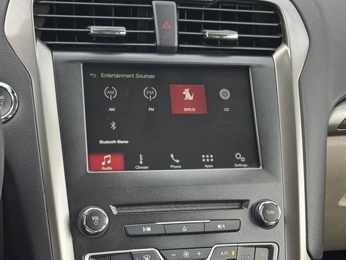 Used 2018 Ford Fusion SE w/ Equipment Group 602A FWD image 12