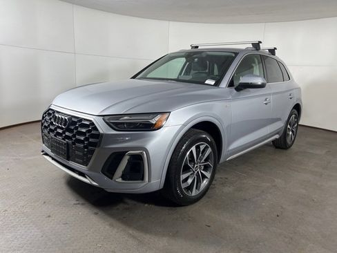 Used 2023 Audi Q5 2.0T Premium w/ Convenience Package image 3