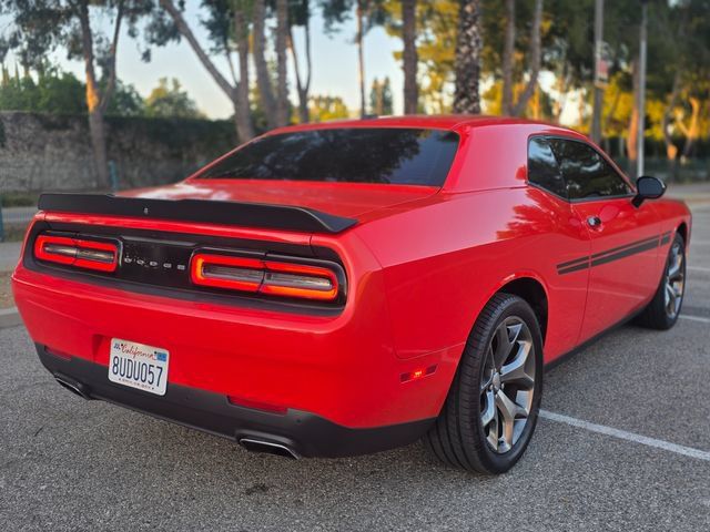 Used 2016 Dodge Challenger SXT w/ Driver Convenience Group RWD image 25