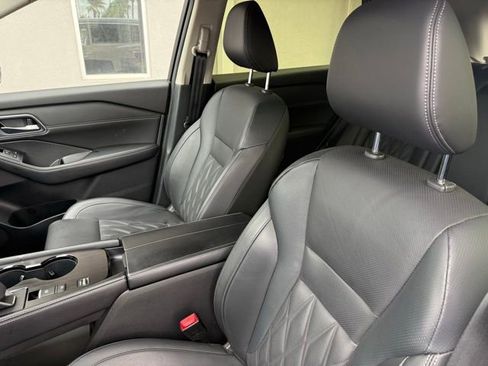 Certified 2024 Nissan Rogue Platinum FWD image 20
