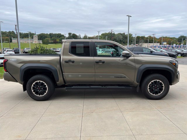 Used 2024 Toyota Tacoma TRD Off-Road w/ TRD Off Road Premium Package AWD/4WD image 8