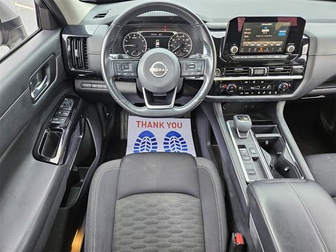 Used 2022 Nissan Pathfinder SV image 10