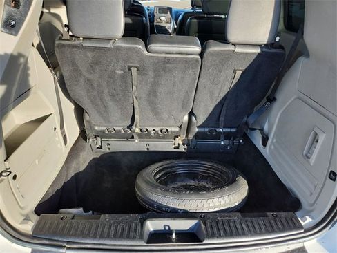 Used 2014 Chrysler Town & Country Touring image 23