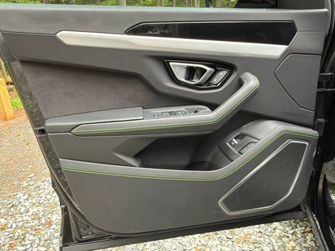 Used 2020 Lamborghini Urus AWD/4WD image 10