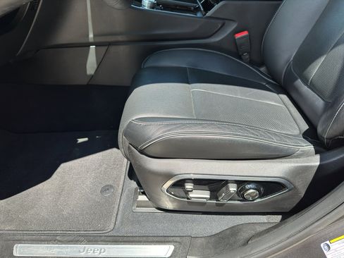 Used 2023 Jeep Grand Cherokee L Overland w/ Luxury Tech Group IV image 11