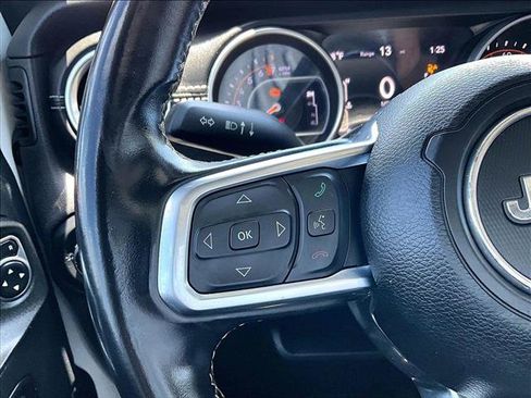 Used 2018 Jeep Wrangler Unlimited Sahara AWD/4WD image 18