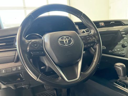 Used 2020 Toyota Camry SE image 14