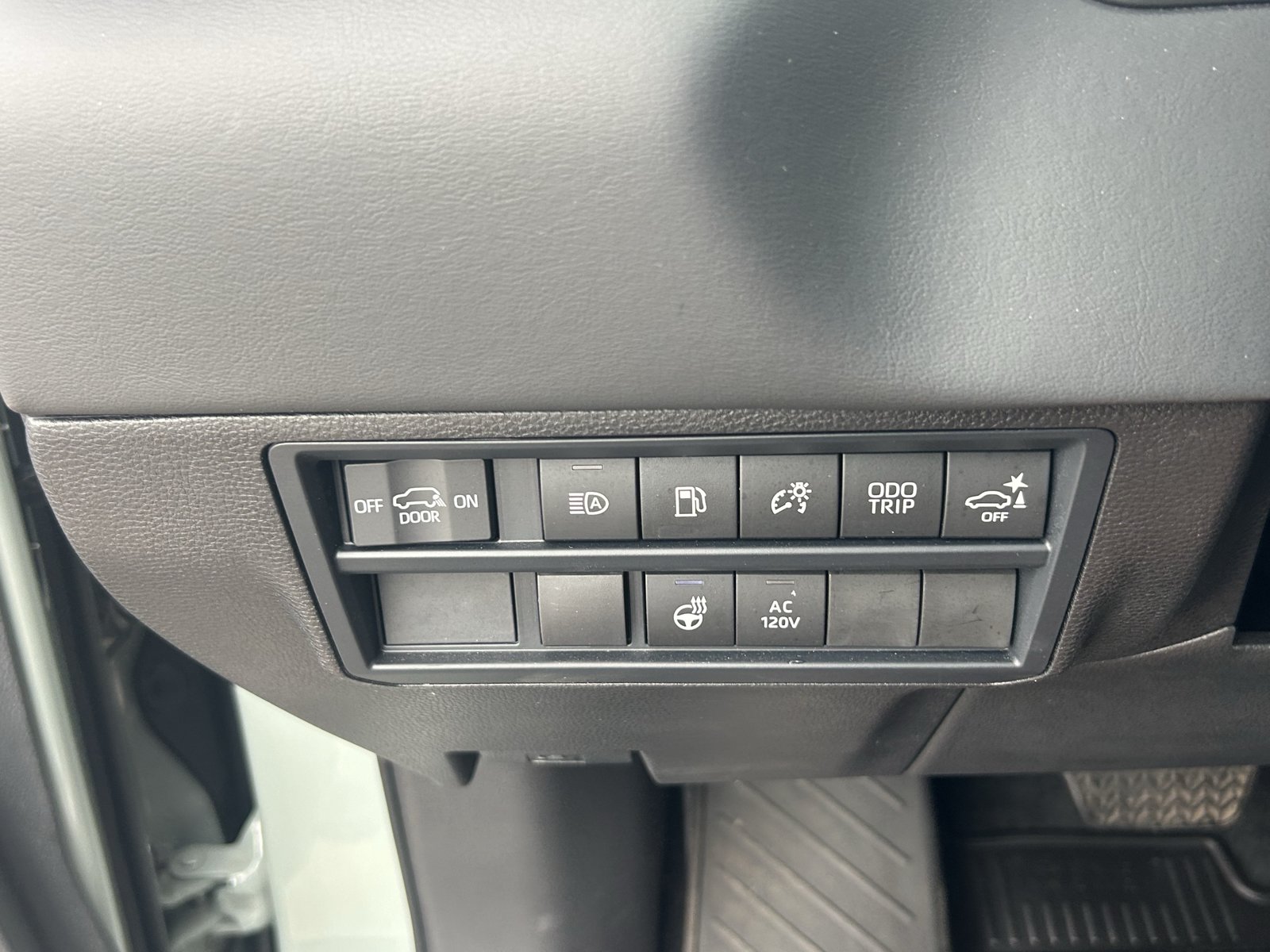 Used 2025 Toyota Sequoia Platinum AWD/4WD image 33
