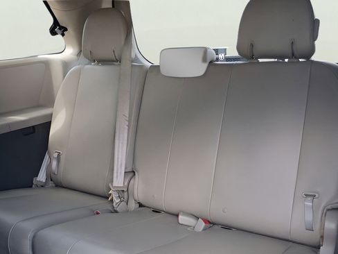 Used 2012 Toyota Sienna XLE FWD image 24