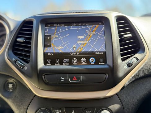 Used 2018 Jeep Cherokee Limited image 7