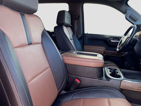 Used 2021 Chevrolet Silverado 1500 High Country w/ Technology Package image 28