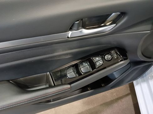 Used 2024 Nissan Altima 2.5 SR w/ SR Premium Package FWD image 32