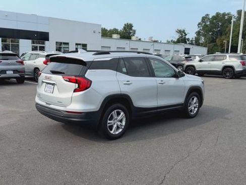 Certified 2021 GMC Terrain SLE w/ Driver Convenience Package AWD/4WD image 8