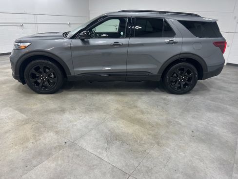 Used 2023 Ford Explorer ST-Line w/ Class IV Trailer Tow Package image 2