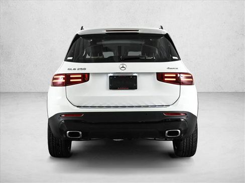 New 2026 Mercedes-Benz GLB 250 4MATIC image 7